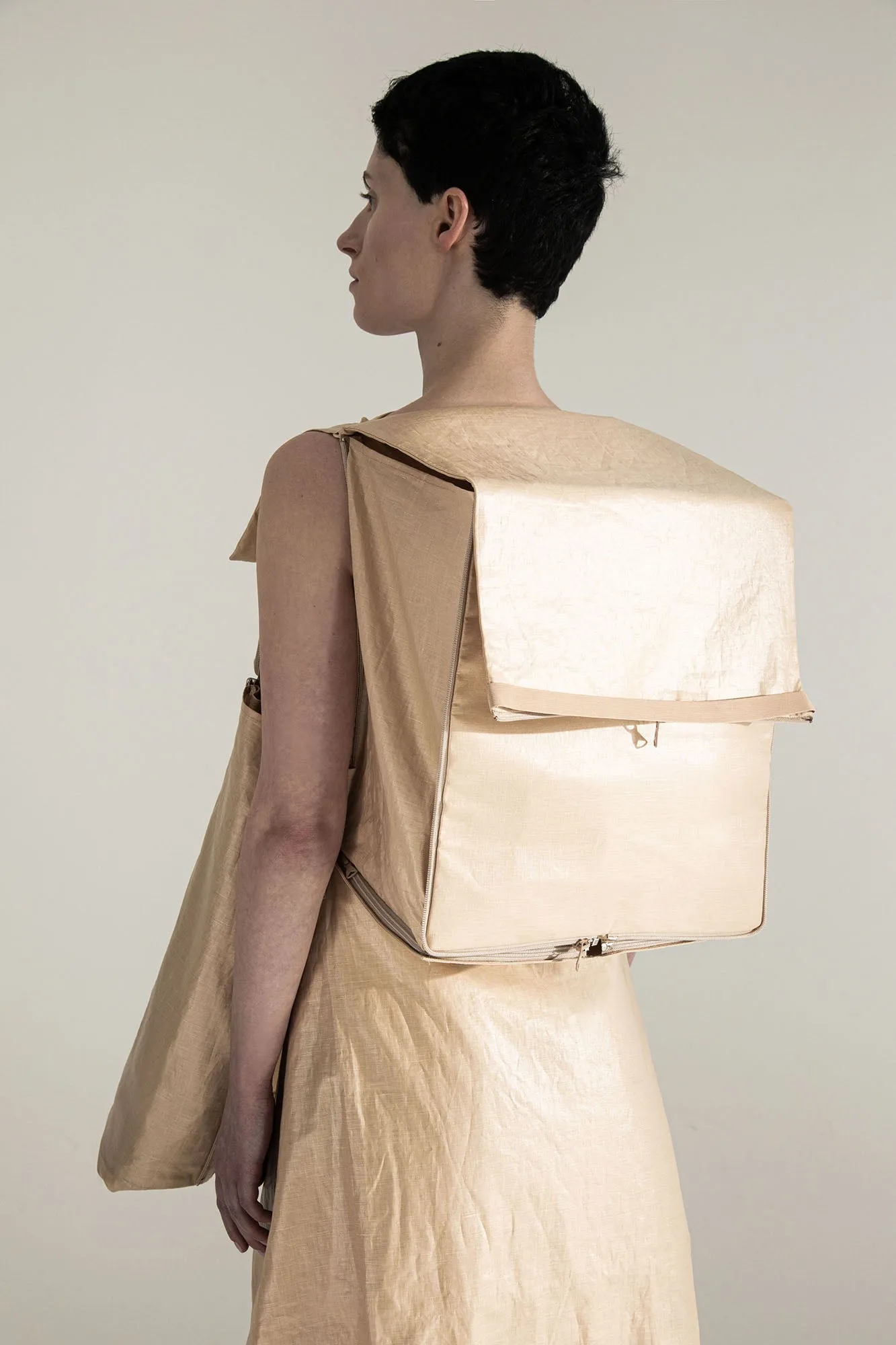 CONTAINER 5-way transforming piece: dress / vest